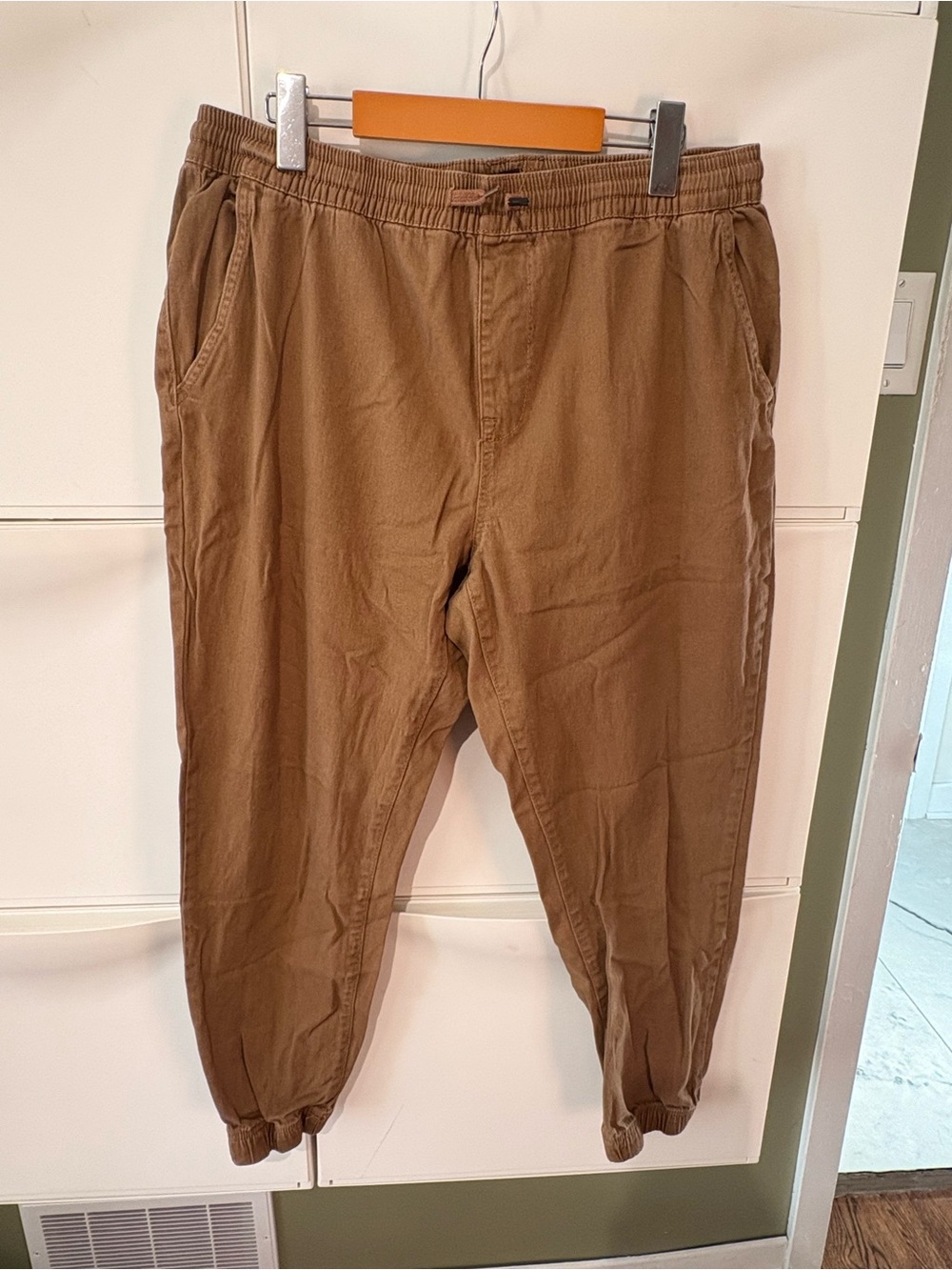 Aeropostale Men's Brown Elastic-Waist Jogger Pants